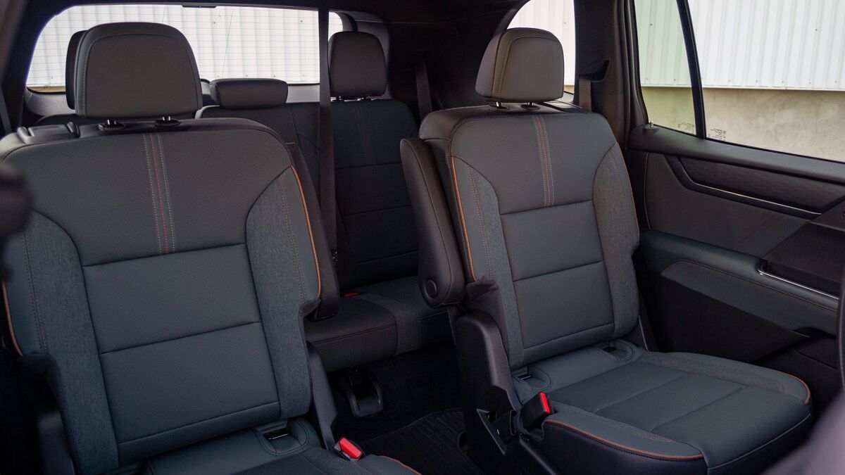 2026 GMC Acadia AT4 vs 2026 Ford Explorer Tremor Comparison