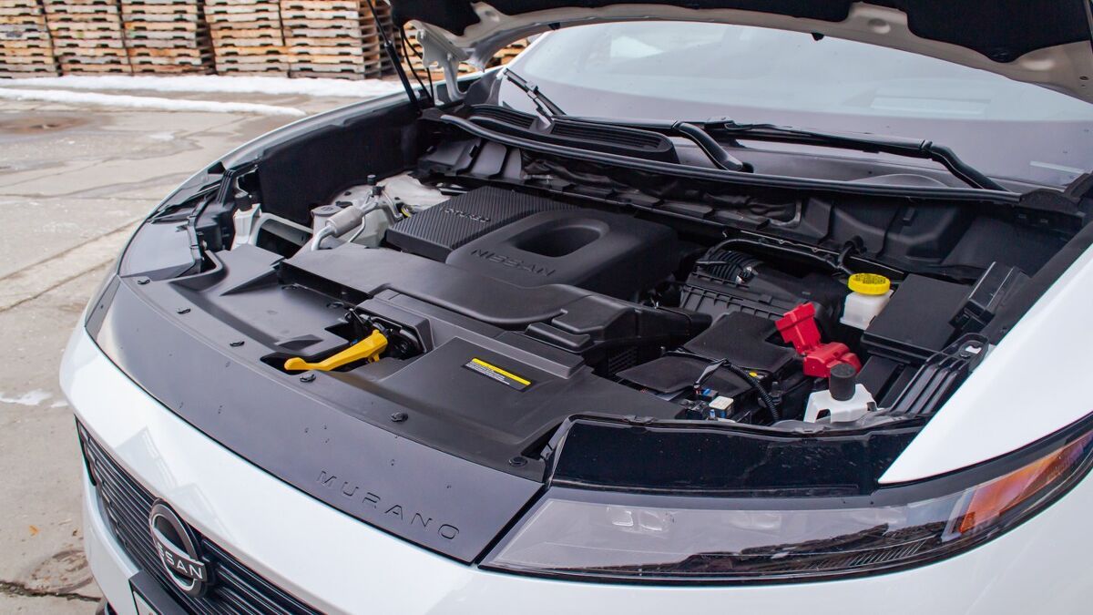Nissan Murano vs Toyota Crown Signia Comparison