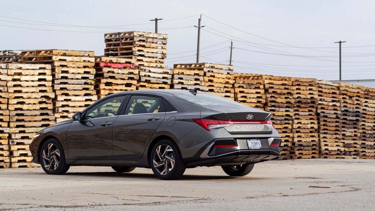 Honda Civic Hybrid vs Hyundai Elantra Hybrid Comparison