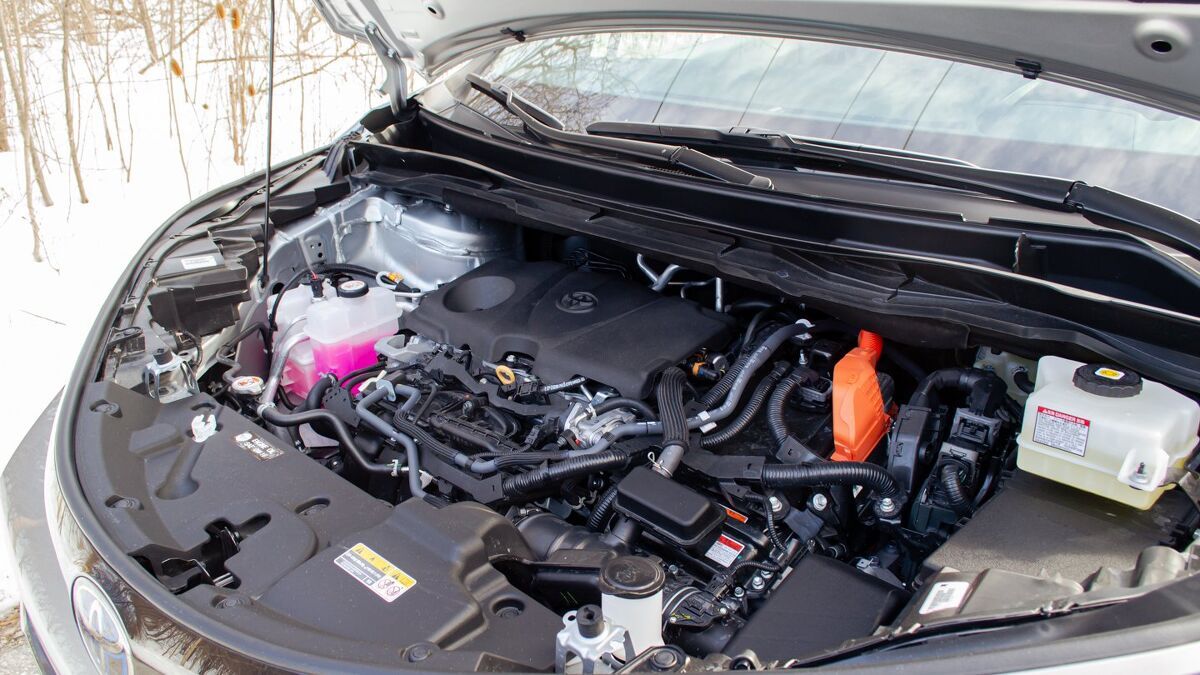 Kia Carnival vs Toyota Sienna Comparison: Hybrid Haulin’