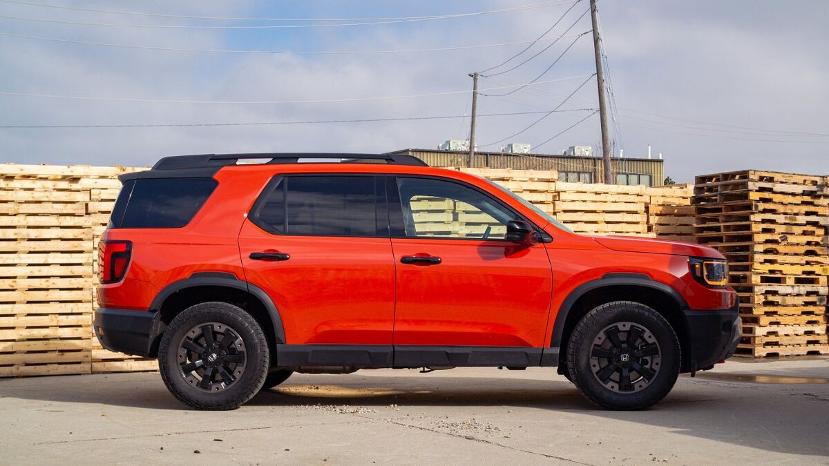 2026 Honda Passport TrailSport vs 2026 Subaru Outback Wilderness