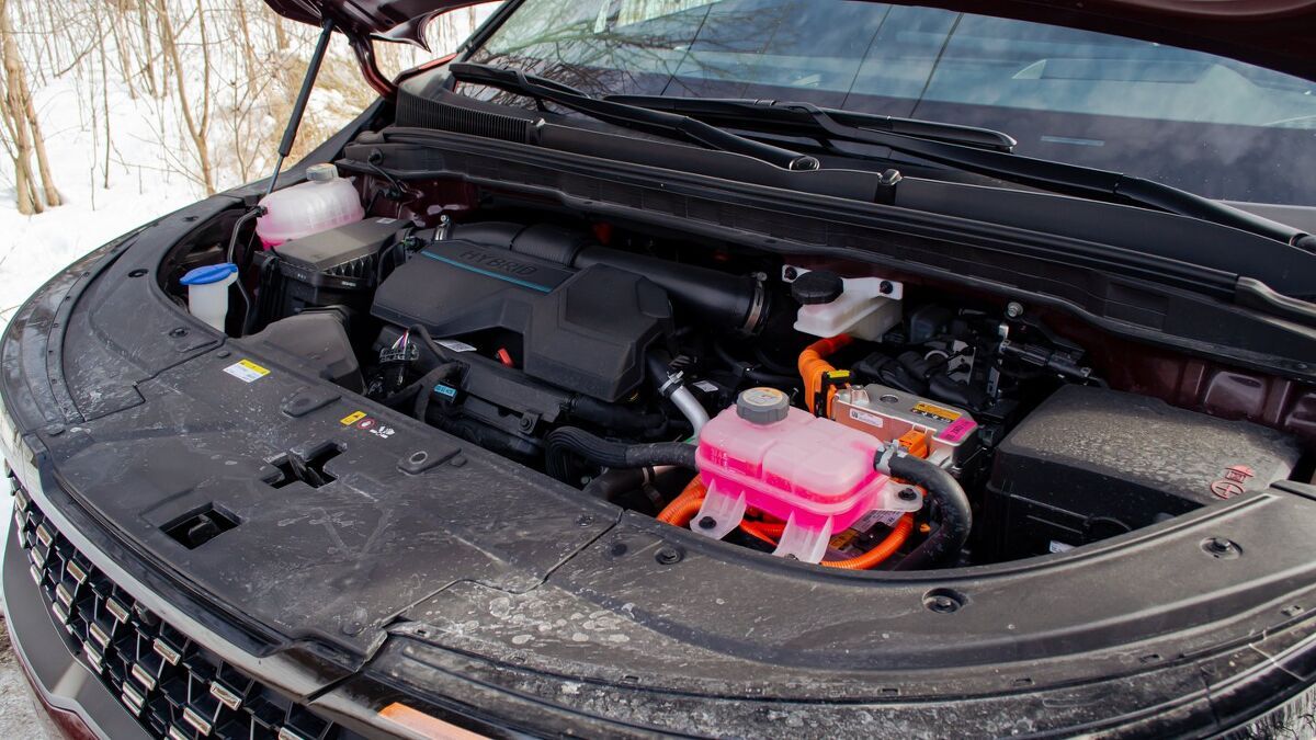 Kia Carnival vs Toyota Sienna Comparison: Hybrid Haulin’