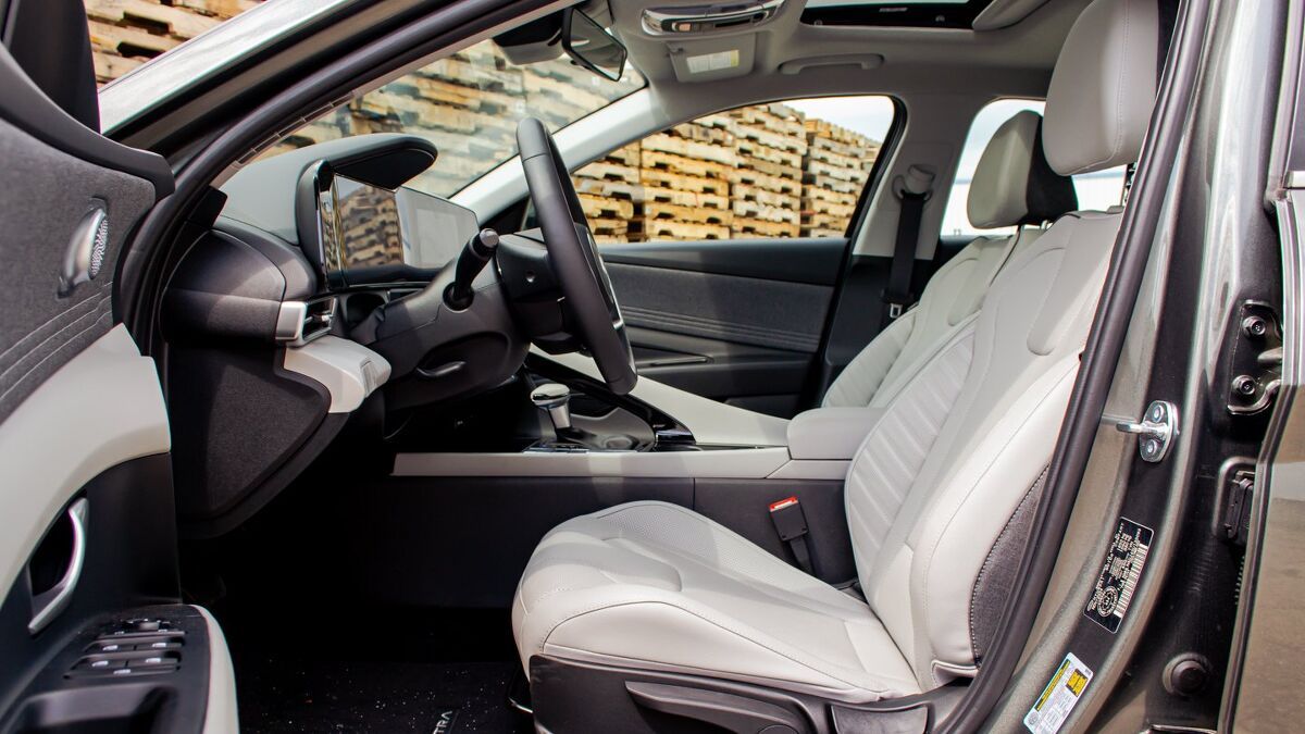 Honda Civic Hybrid vs Hyundai Elantra Hybrid Comparison