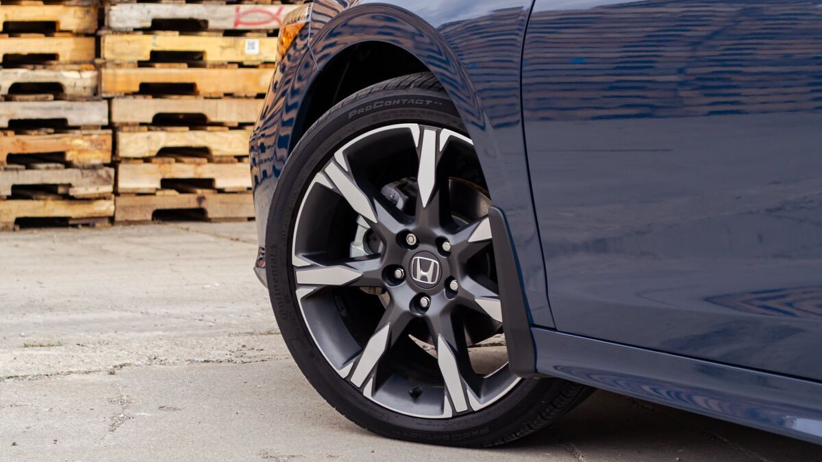 Honda Civic Hybrid vs Hyundai Elantra Hybrid Comparison