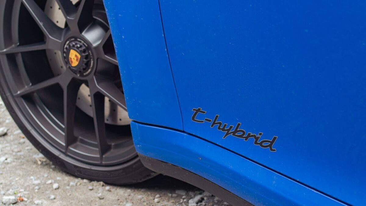 Chevrolet Corvette E-Ray vs Porsche 911 GTS: Hybrid Heroes